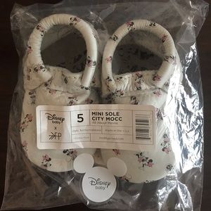 BNIB 5 Freshly Picked All About Minnie mini sole